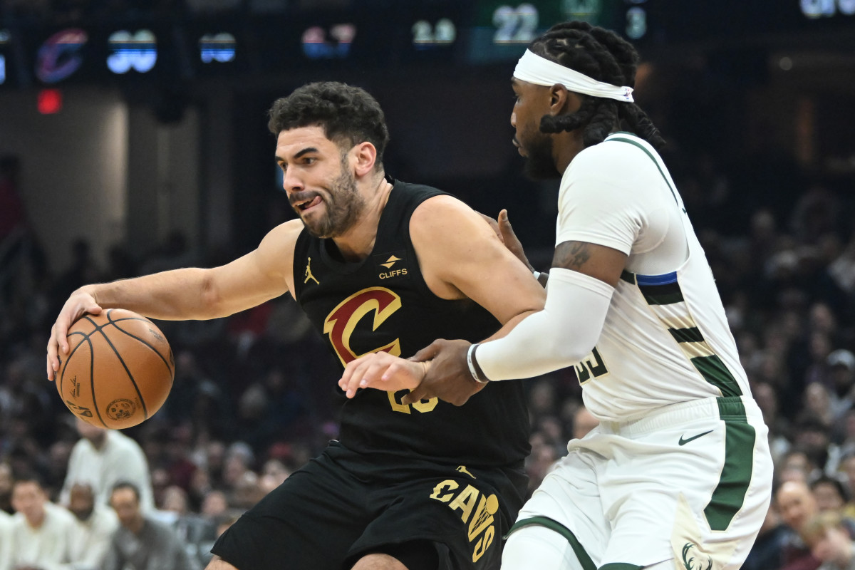 Jan 17, 2024; Cleveland, Ohio, USA; Cleveland Cavaliers forward Georges Niang (20) drives to the basket against Milwaukee Bucks forward Jae Crowder (99) during the first half at Rocket Mortgage FieldHouse.